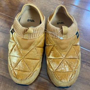 Teva Ember Moc Velvet Women S6